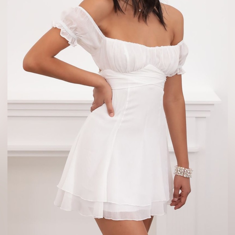 Off Shoulder Dress in White
LUCY IN THE SKY